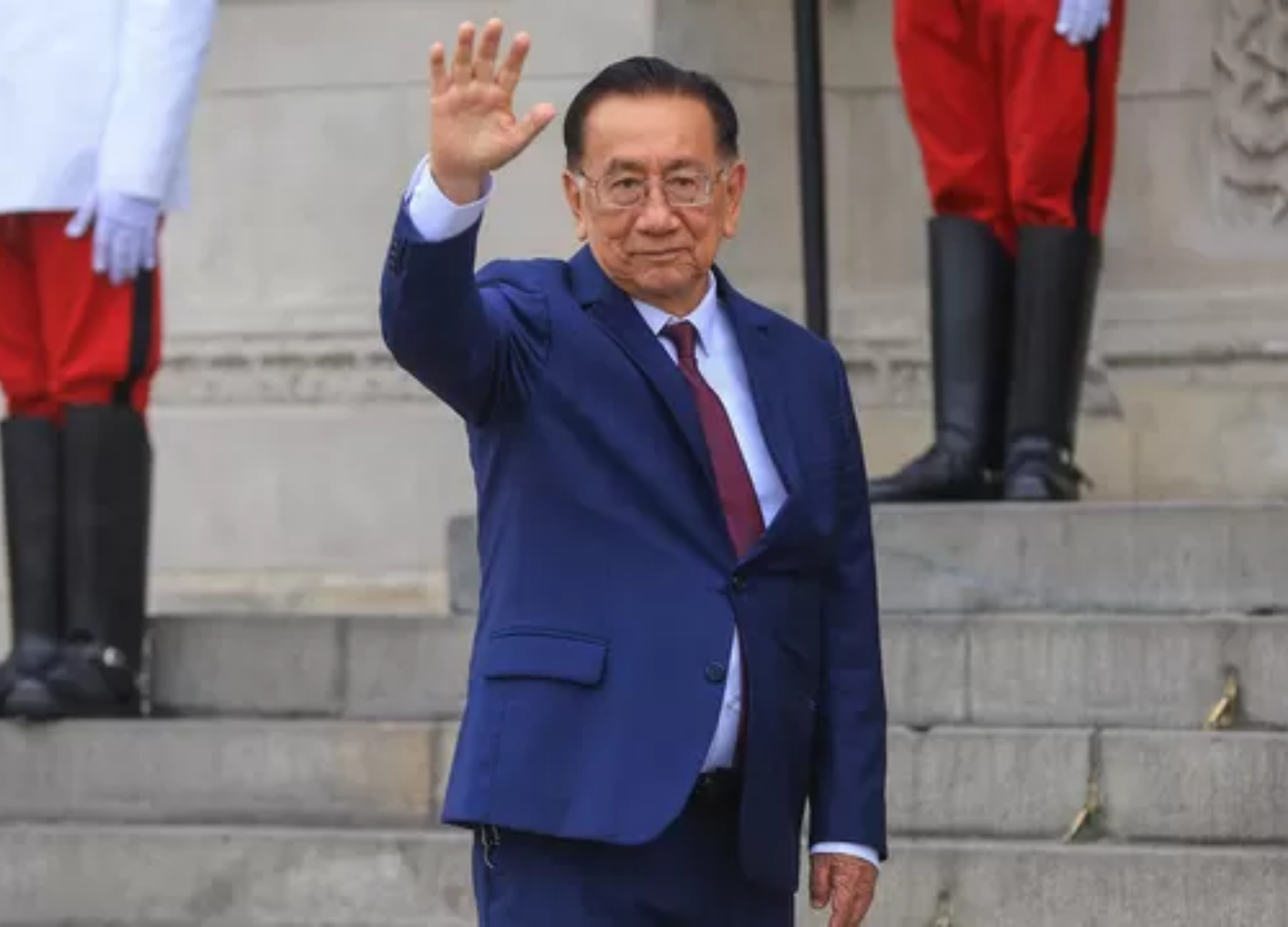 Gobierno de Perú posterga compra de aviones de combate